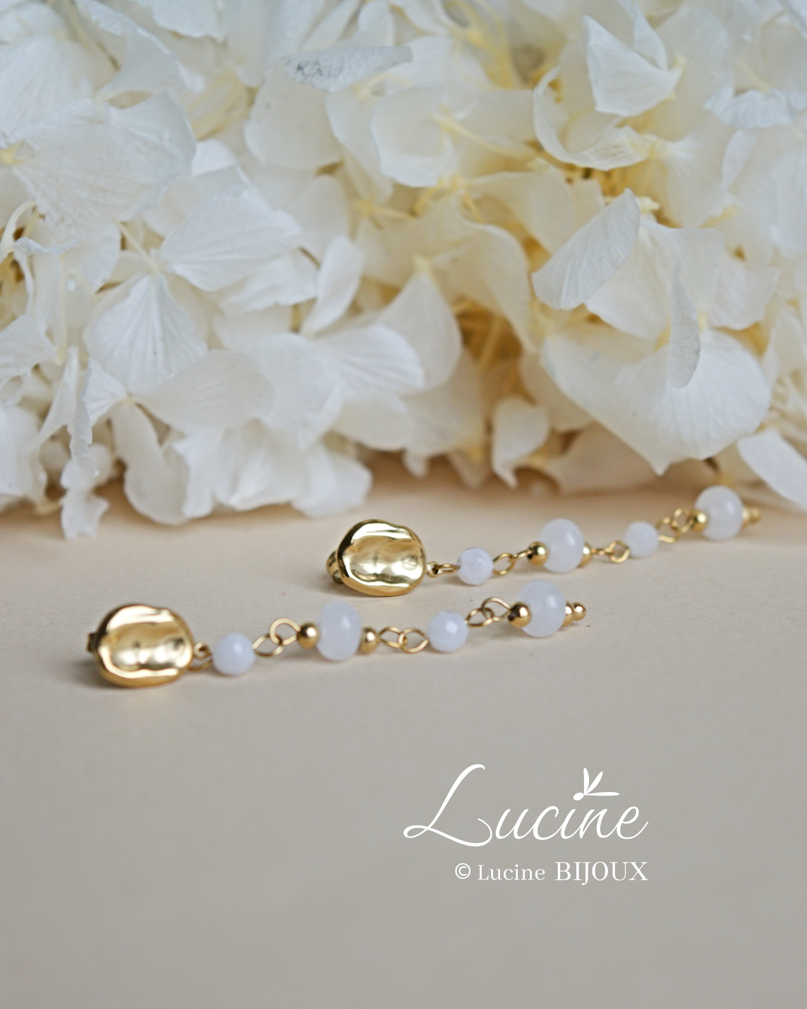 Boucles d’oreilles Pétronille blanches